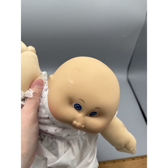 Vintage 1984 Cabbage Patch Kids Baby Doll Blue Eyes Christening Gown - Picture 5 of 6